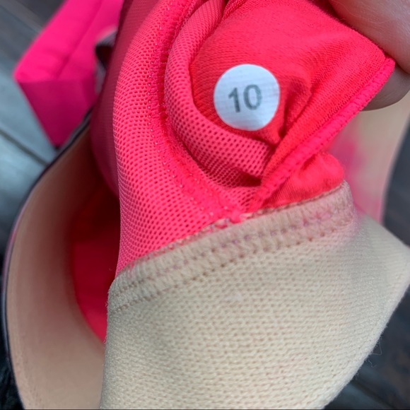 lululemon athletica Run: Stuff Your Bra Sports Bra - Picture 4 of 4